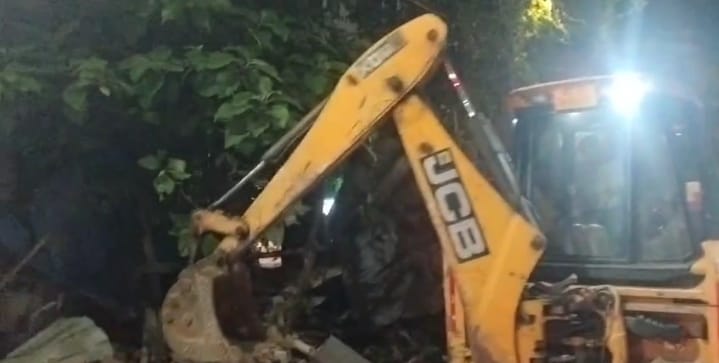 Asansol Top 5 News: आसानसोल की मुख्य 5 ख़बरें । बर्नपुर में रात के समय तीन दुकानों पर बुलडोजर की कार्रवाई, दुकानदारों में गुस्सा
