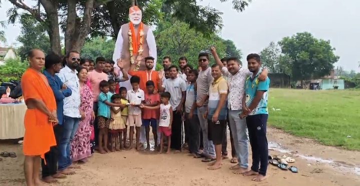 PM Modi Birthday आसनसोल दक्षिण विधानसभा न्यू एगरा गांव में प्रधानमंत्री नरेंद्र मोदी का 75वा जन्मदिन मनाया गया : अभिक मंडल 
