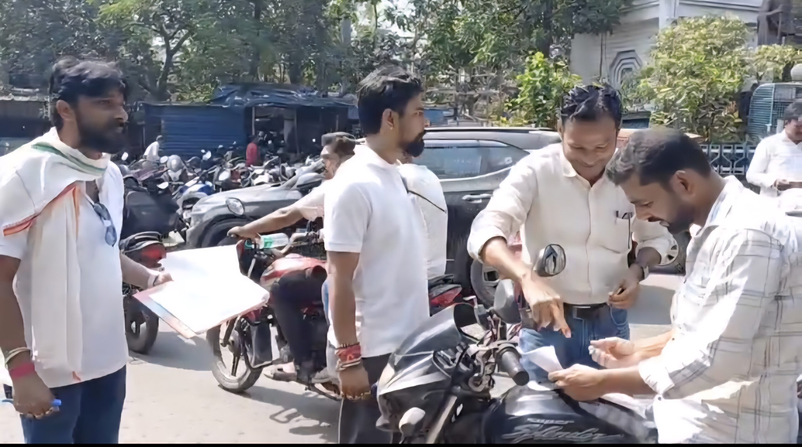 आसनसोल में कांग्रेस का जन हस्ताक्षर अभियान, वोट चोरी के विरोध में जनता का आक्रोश