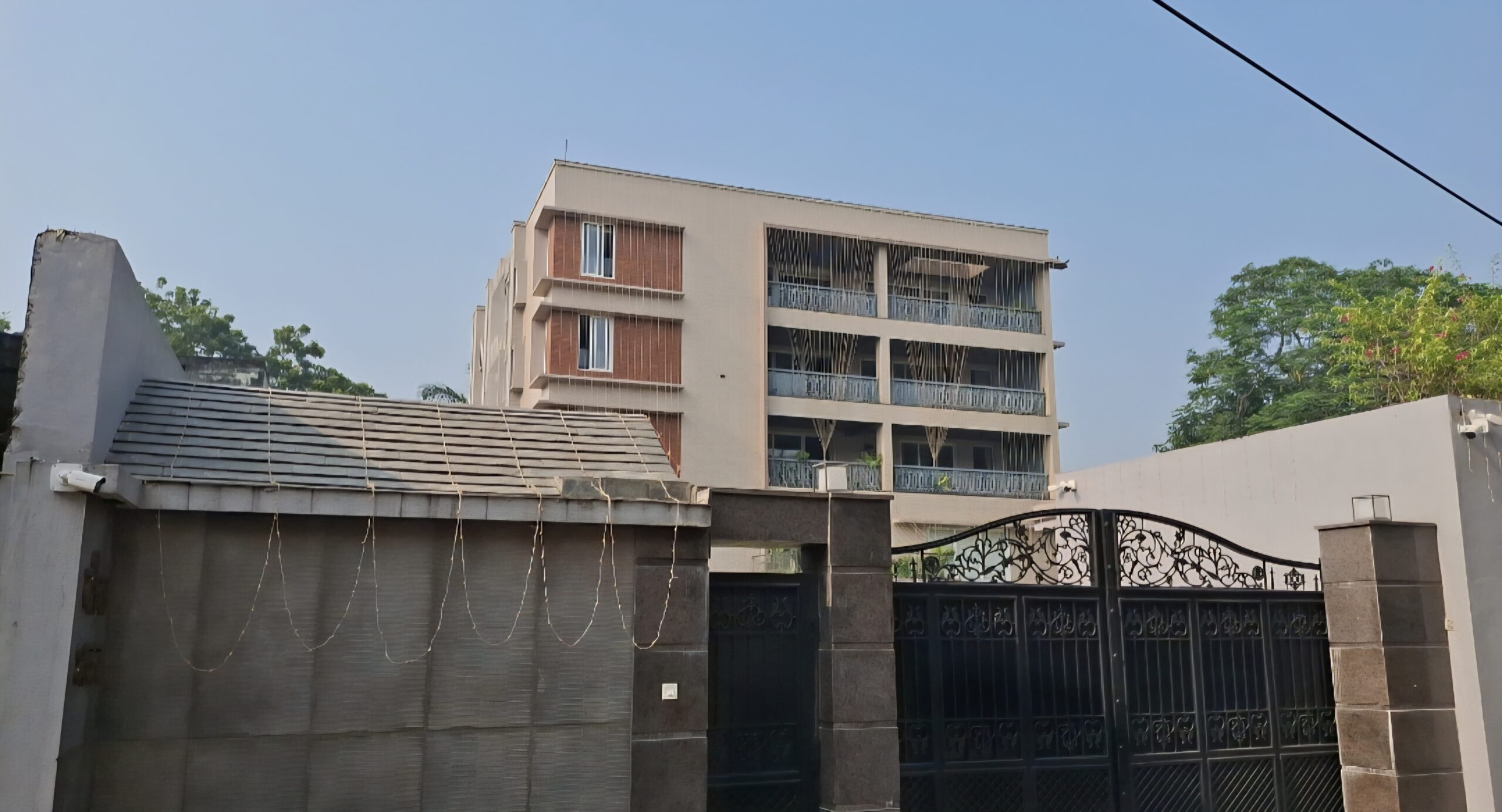 आसनसोल में कारोबारी मनीष बागड़िया के ठिकानों पर छापेमारी, कई स्थानों पर तलाशी जारी