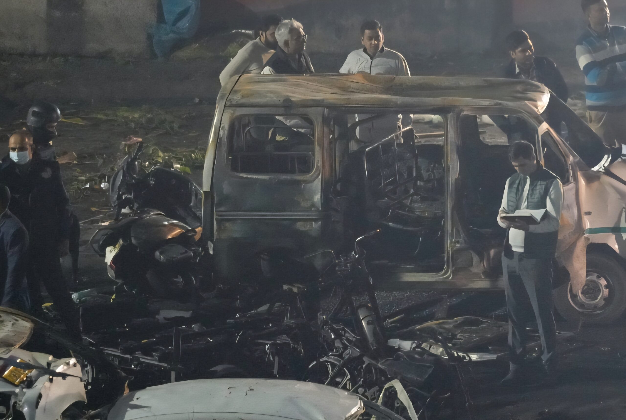 Delhi Blast : लाल किला धमाके में 9 की मौत, संदिग्ध डॉक्टर उमर मोहम्मद की तस्वीर आई सामने, NIA को सौंपी जा सकती है जांच