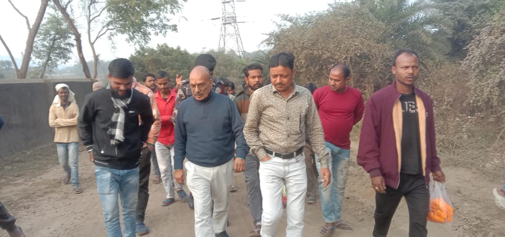 कुल्टी विधायक डॉ. अजय पोद्दार ने न्यू कॉलोनी श्मशान घाट निर्माण कार्य का किया स्थल निरीक्षण 62,63,17 वार्ड के नगरिकों को मिलेगा लाभ प्रगति की समीक्षा
