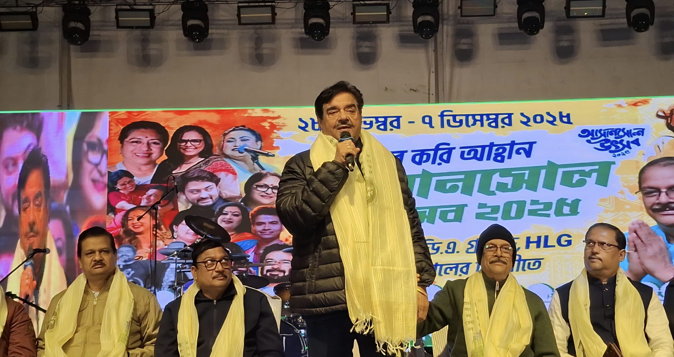 Satrughan Sinha Injured:आसनसोल उत्सव में पहुंचे सांसद शत्रुघ्न सिन्हा के पैर में चोट — फिर भी खड़े होकर दिया संबोधन, बोले “आसनसोल मेरा घर है”