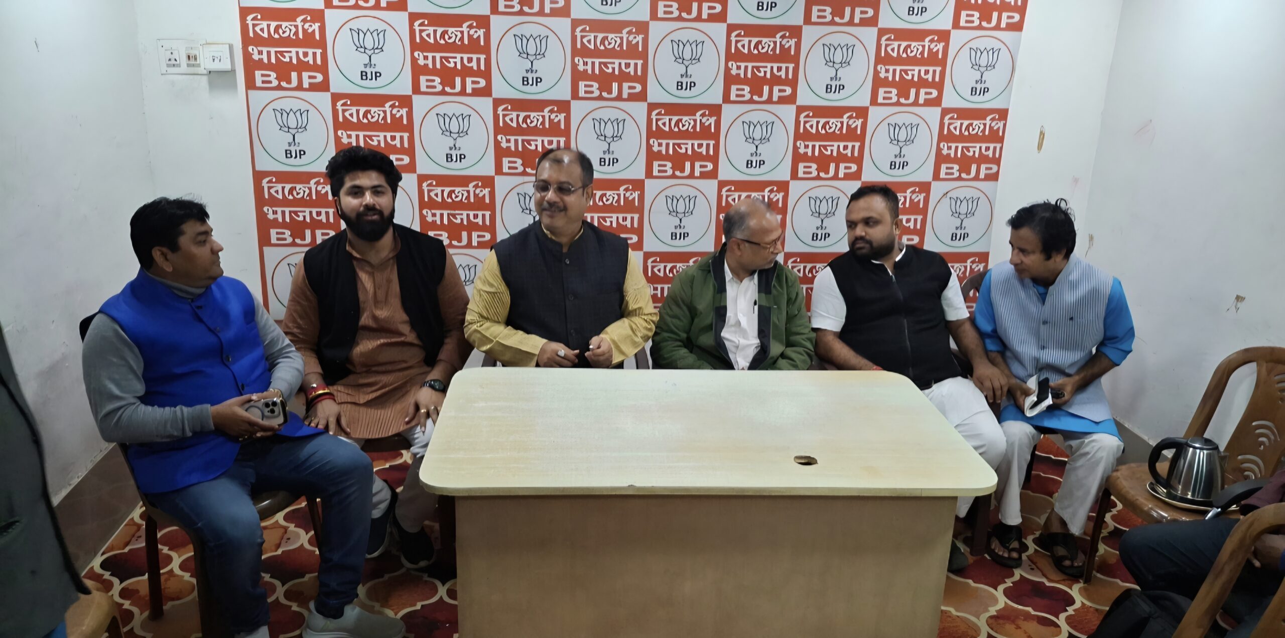 2026 चुनाव से पहले आसनसोल में बढ़ा सियासी तापमान, नेताओं के बीच कोयला–लोहा–जमीन माफिया को लेकर आरोप-प्रत्यारोप तेज, रेलपार में ड्रग्स और लोहा कारोबार पर महासंग्राम