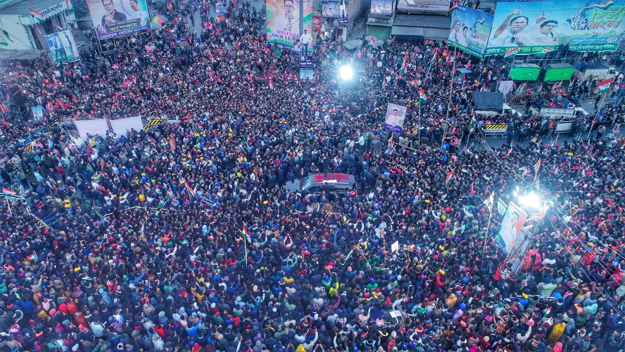 West Bengal News ढाई साल बाद फिर उमड़ा जनसैलाब, अभिषेक बनर्जी के रोड शो में भारी भीड़ — उत्तर दिनाजपुर के अल्पसंख्यक इलाके में तृणमूल ने नापी ताकत