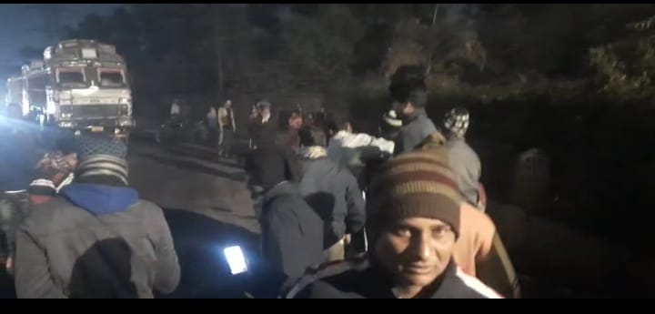 Road Accident Road Block जामुड़िया थाना क्षेत्र में सड़क हादसा, एक व्यक्ति की मौत, गुस्साए लोगों ने किया पथ अवरोध