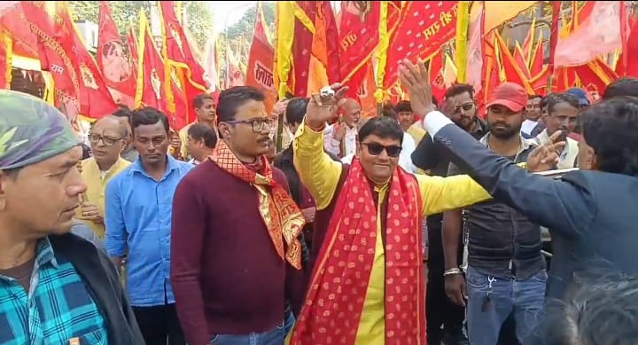 बर्नपुर बालाजी धाम में भव्य धार्मिक आयोजन, निशान यात्रा से गूंजा शहर, कृष्णा प्रसाद रहे शामिल