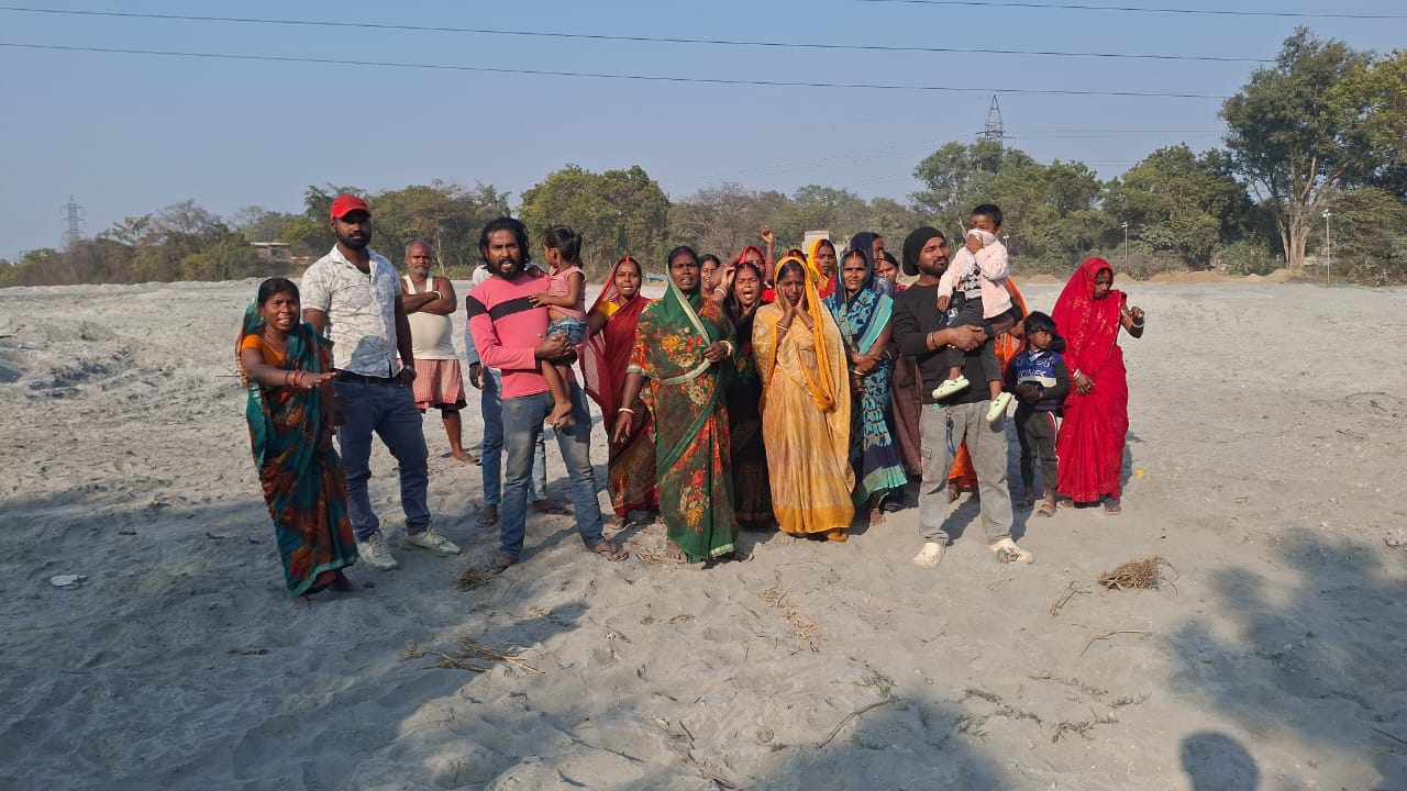 आसनसोल नॉर्थ विधानसभा का एक मंदिर जो तरस रहा एक दीये को, लोग खाने में मजबूर धूल-मिट्टी।