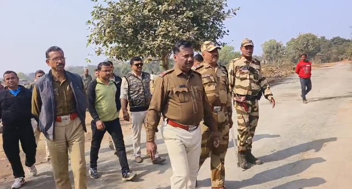 Illigal coal mine बीसीसीएल, सीआईएसएफ और पुलिस ने चलाया अवेयरनेस अभियान, कुल्टी में अवैध कोयला तस्करी पर उठे सवाल।