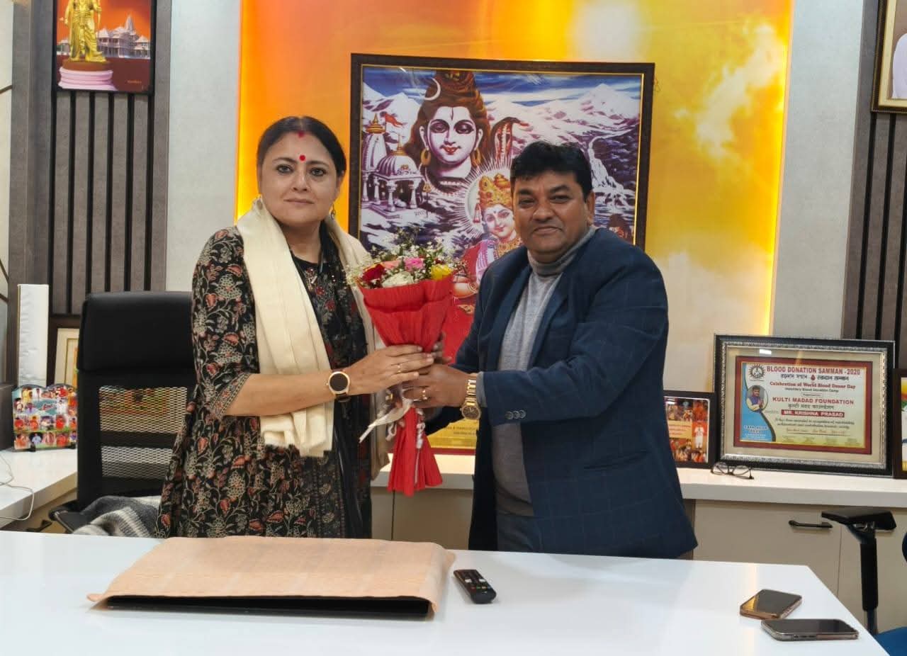 आसनसोल नॉर्थ में सियासी हलचल, अग्निमित्रा पाल ने समाजसेवी कृष्णा प्रसाद से की मुलाकात, 2026 चुनाव पर मंथन।