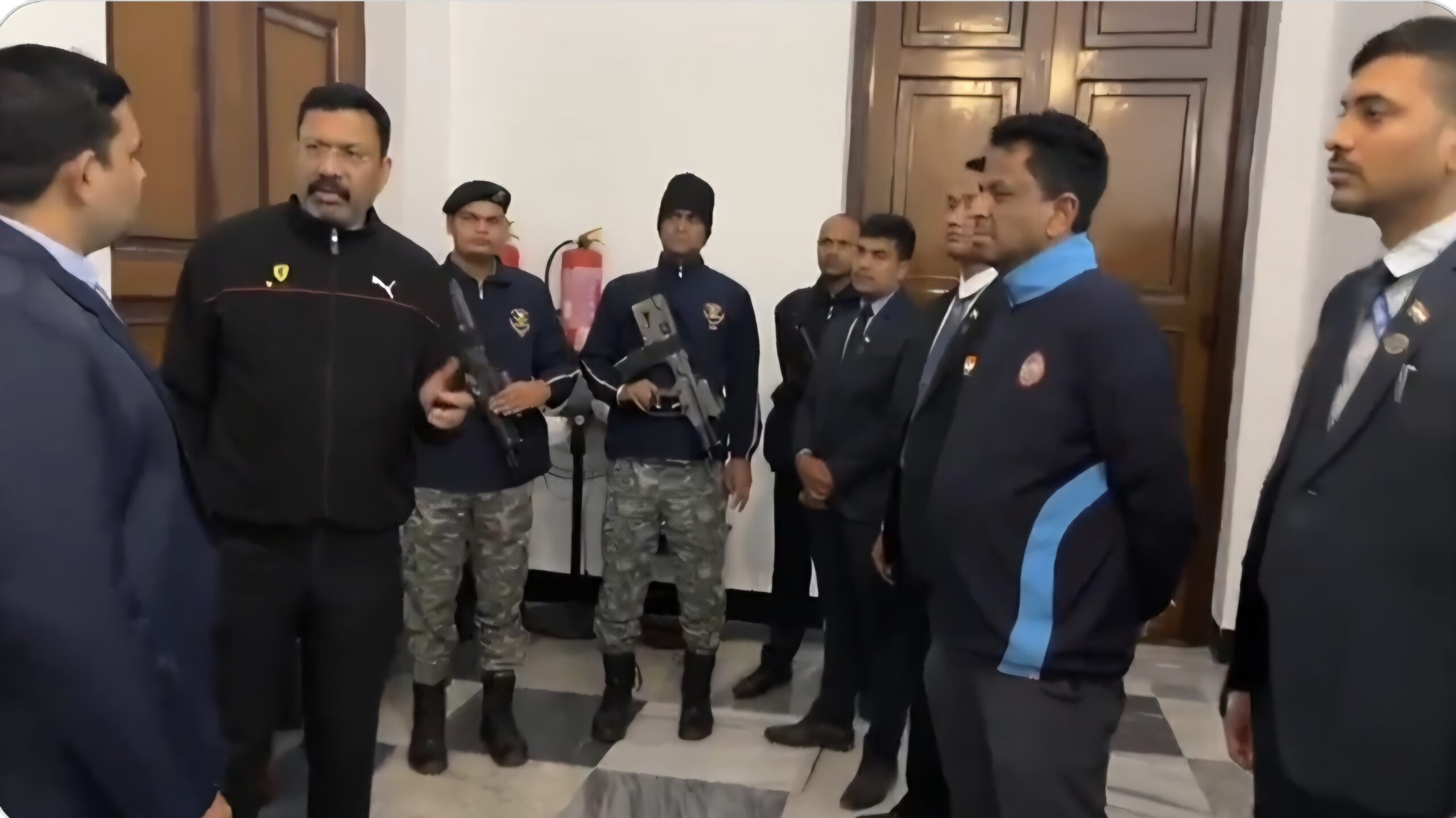 West Bengal News “उड़ा देने” की धमकी से हड़कंप, पश्चिम बंगाल के राज्यपाल सीवी आनंद बोस की सुरक्षा बढ़ी, पुलिस-सीआरपीएफ हाई अलर्ट पर