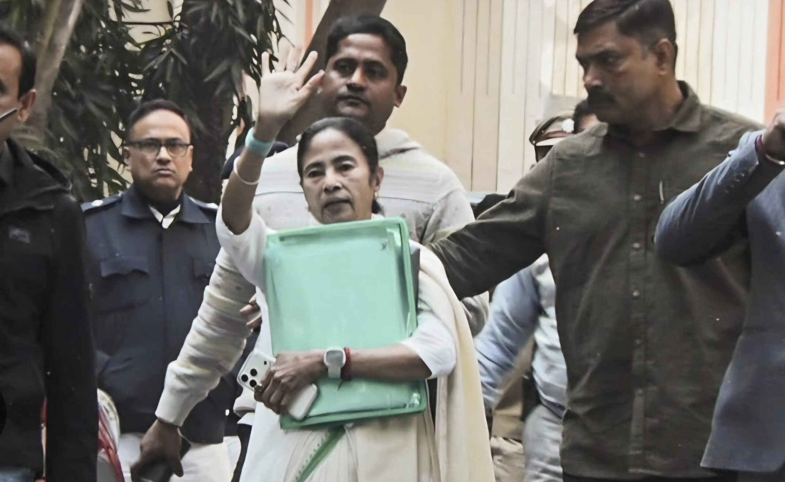 ED Raid IPAC & CM ईडी की रेड के बाद बंगाल में सियासी उबाल, ममता का पैदल मार्च आज, हाईकोर्ट में तीखी बहस संभव