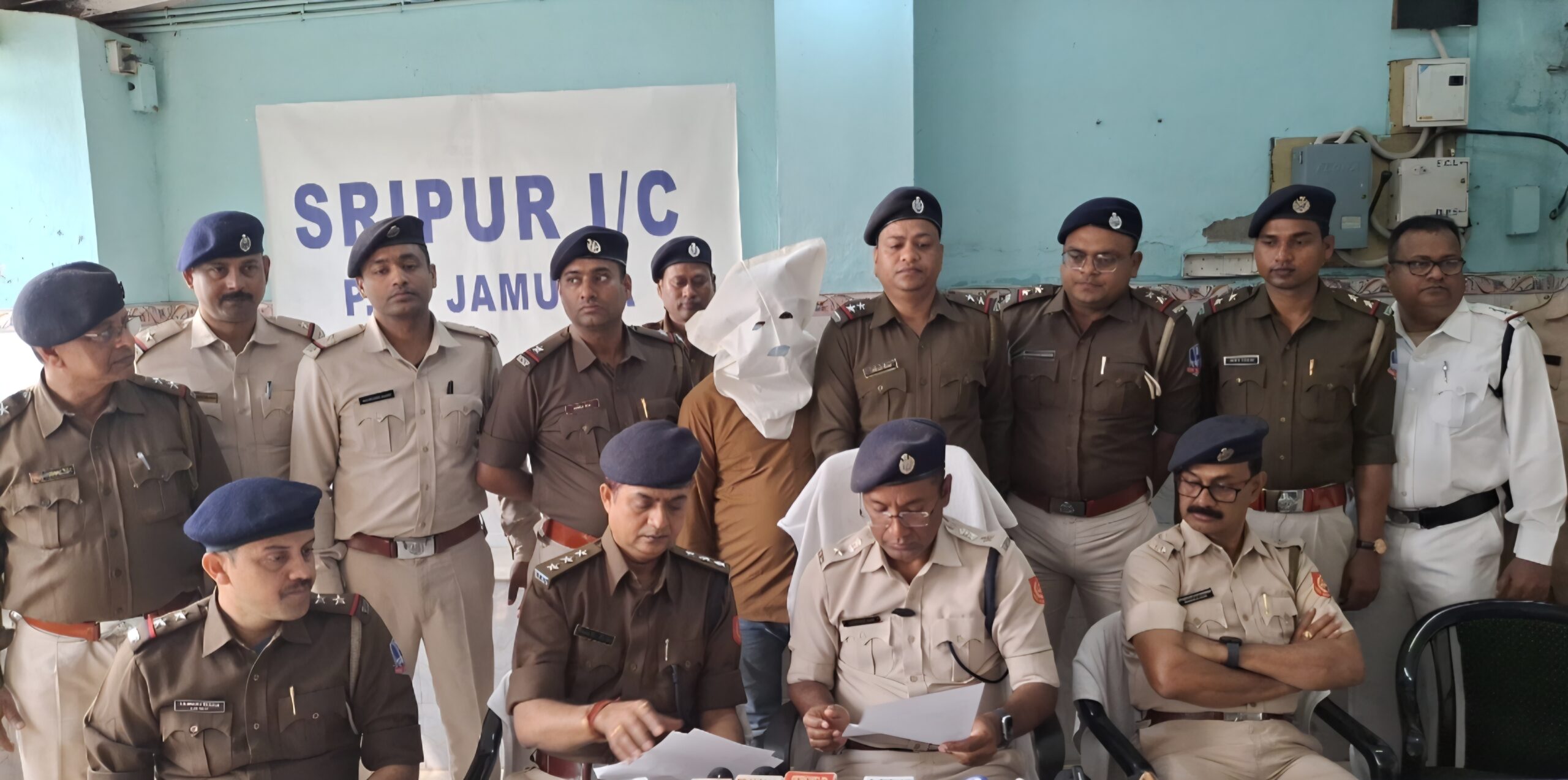 Crime News प्रेमिका को न पाने के ग़म में खूंखार प्रेमी संग पत्नी ने की पति की हत्या का आरोप , दोनों गिरफ़्तार