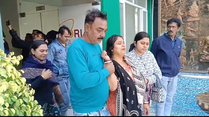 आसनसोल के हेल्थ वर्ल्ड अस्पताल पर लापरवाही का आरोप, तीन साल की बच्ची की मौत के बाद बवाल
