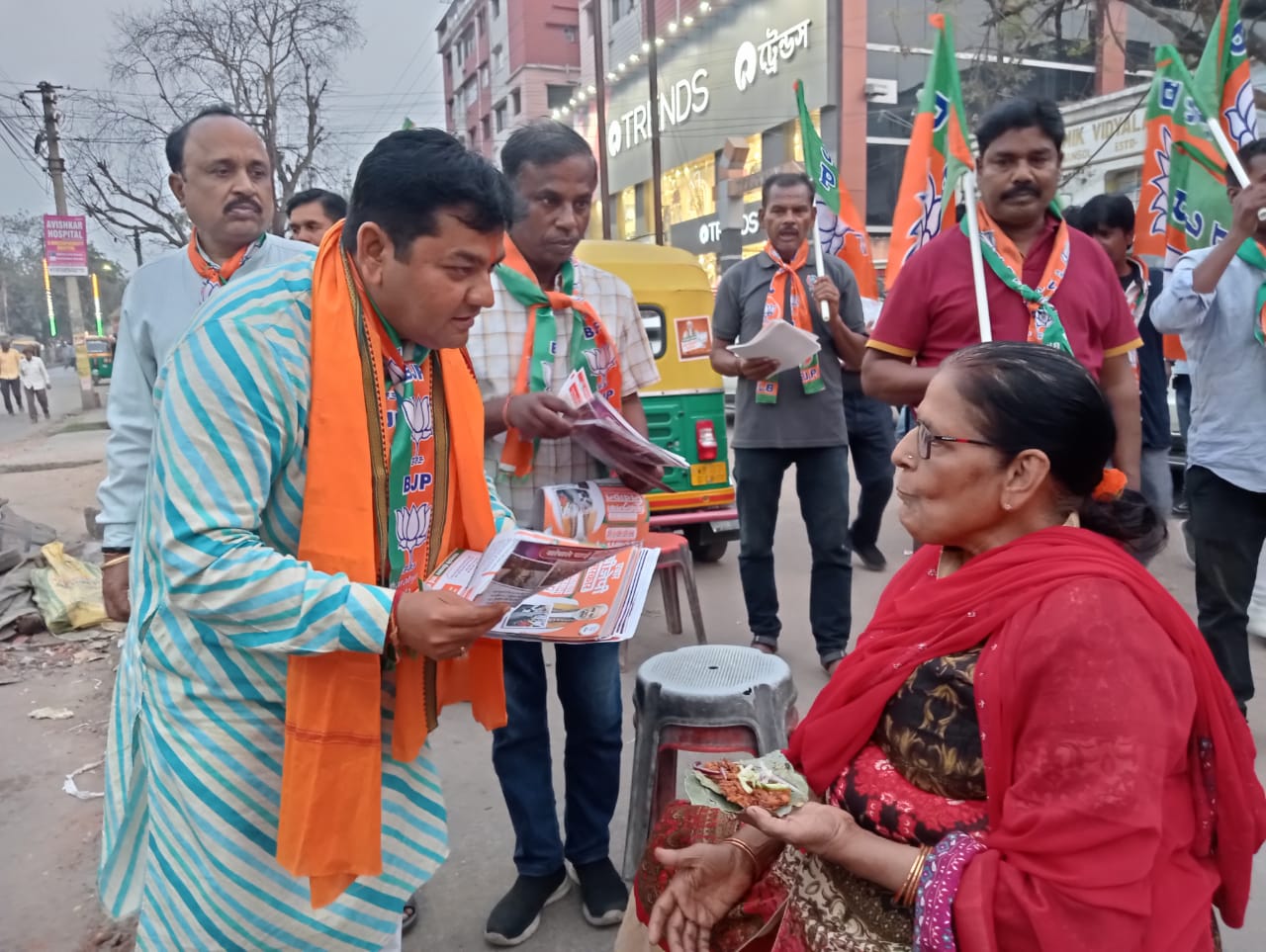 Asansol News: आसनसोल नगर निगम वार्ड 43 के 6 बूथों में भाजपा का जनसंपर्क अभियान, लोगों ने उठाए मूलभूत सुविधाओं के मुद्दे