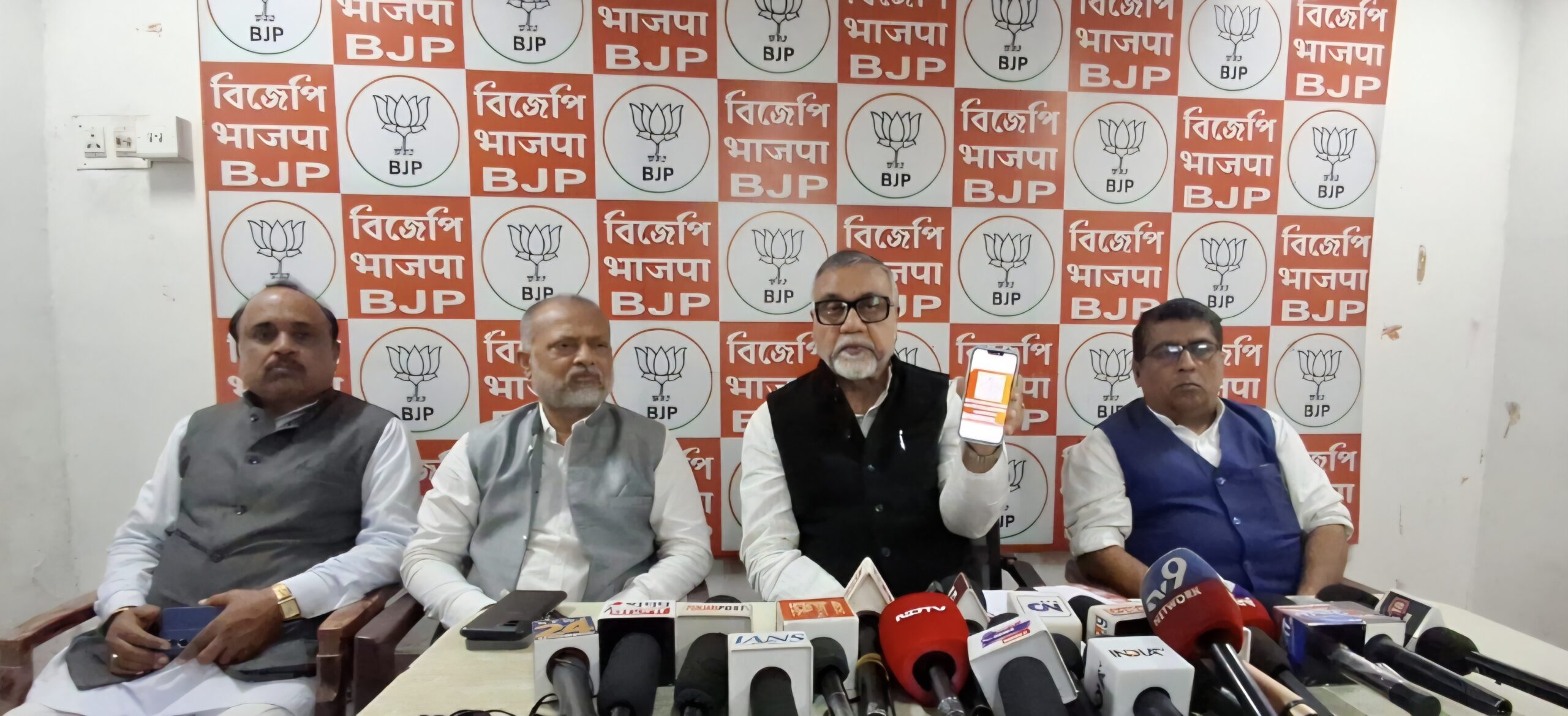 विधानसभा चुनाव से पहले भाजपा का जनसंपर्क अभियान, मेनिफेस्टो को लेकर आम जनता से मांगे सुझाव।