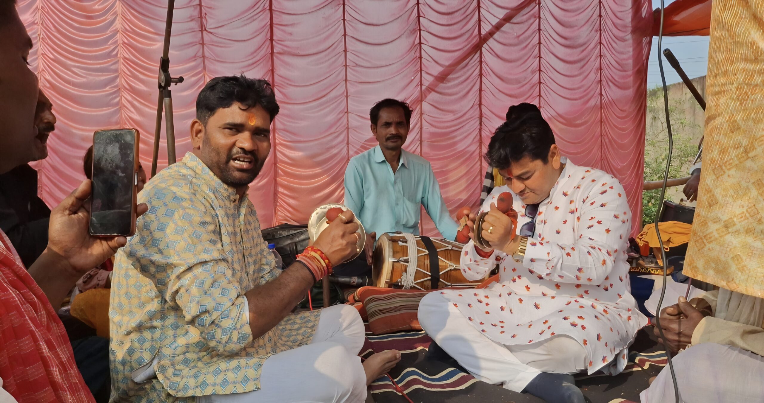 जमुरिया के कैलाश धाम शिव मंदिर में भव्य धार्मिक आयोजन, समाजसेवी कृष्णा प्रसाद ने दिया ₹50 हजार का सहयोग