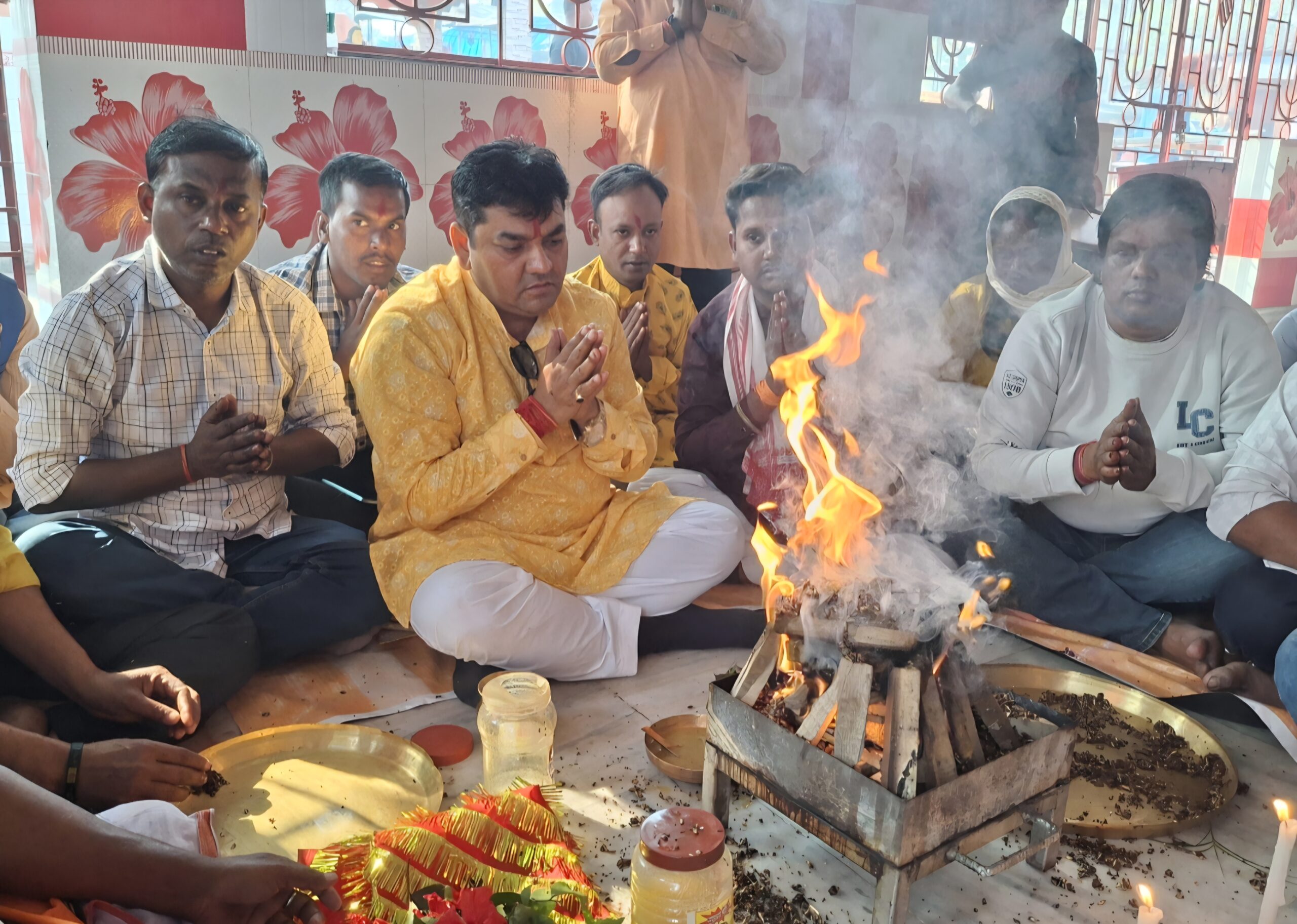 जन्मदिन पर माँ काली के दरबार में पहुंचे भाजपा नेता कृष्णा प्रसाद, हिंसामुक्त चुनाव के लिए किया हवन
