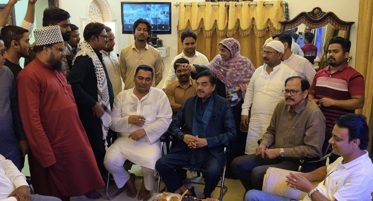 आसनसोल में ईद मिलन समारोह पहुंचे शत्रुघ्न सिन्हा भाईचारे और सौहार्द का संदेश।
