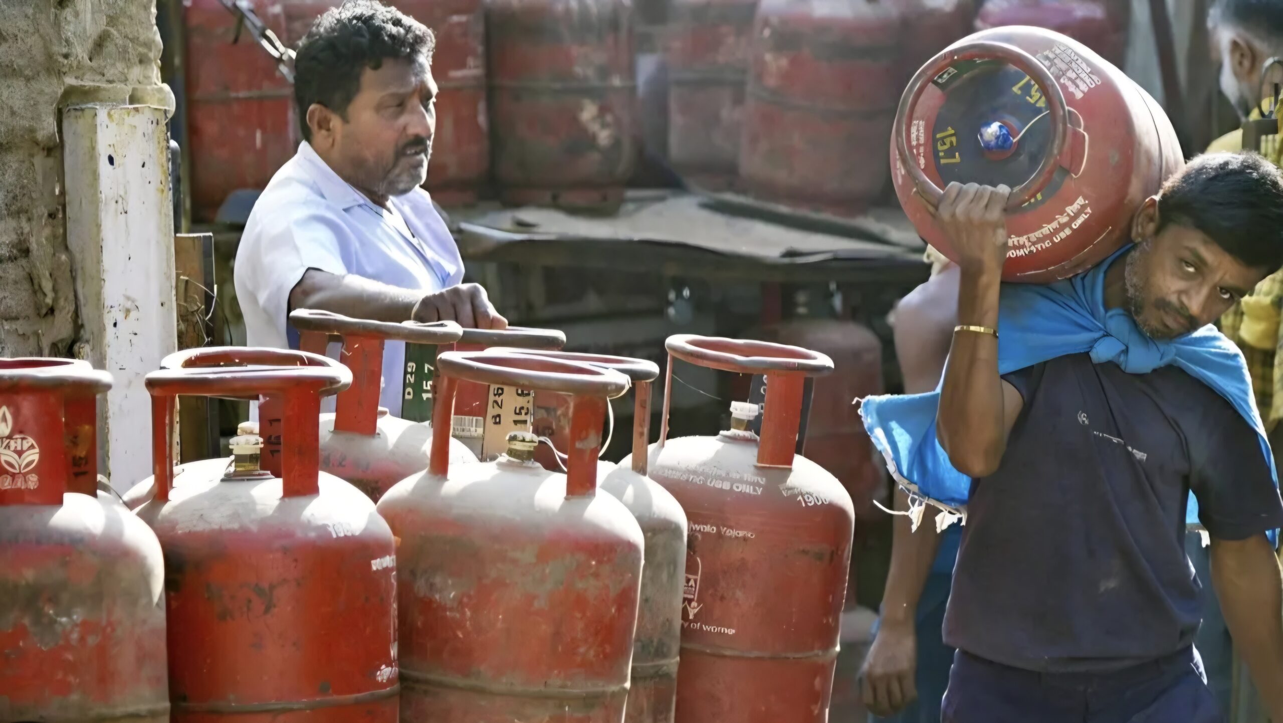 LPG संकट: रसोई गैस सिलेंडर पर सरकार का एक्शन प्लान, 3 दिनों में लिए गए 10 बड़े फैसले।