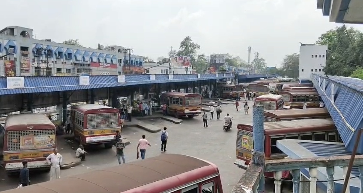 आसनसोल बस स्टैंड में ‘डेवलपमेंट फीस’ को लेकर बड़ा विवाद तृणमूल श्रमिक नेता ने उठाए करोड़ों के कथित घोटाले पर सवाल, भाजपा विधायक बोले— “कट मनी और सिंडिकेट राज अब नहीं चलेगा”