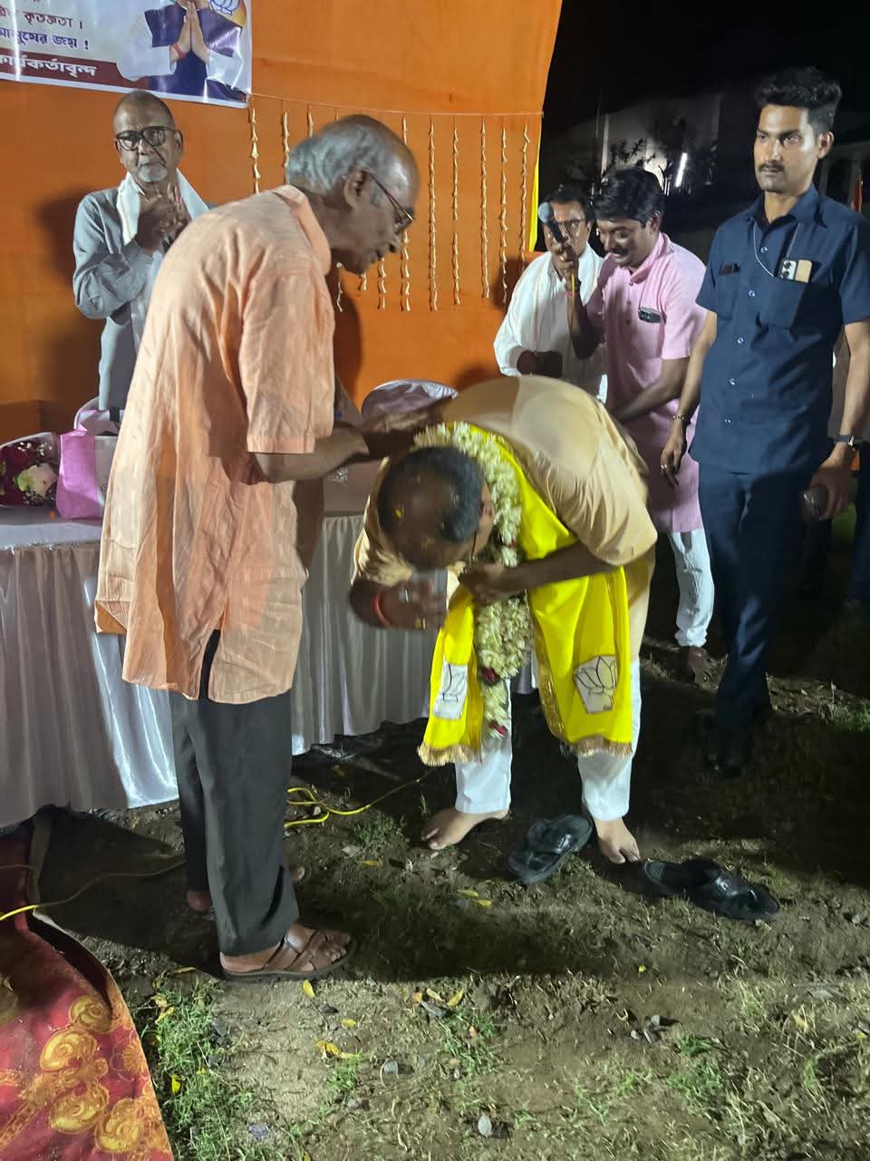 जनता का समर्थन और विश्वास हमें लगातार क्षेत्र के विकास कार्यों के लिए प्रेरित करता रहेगा : कृष्णदु मुखर्जी विधायक आसनसोल उत्तर।