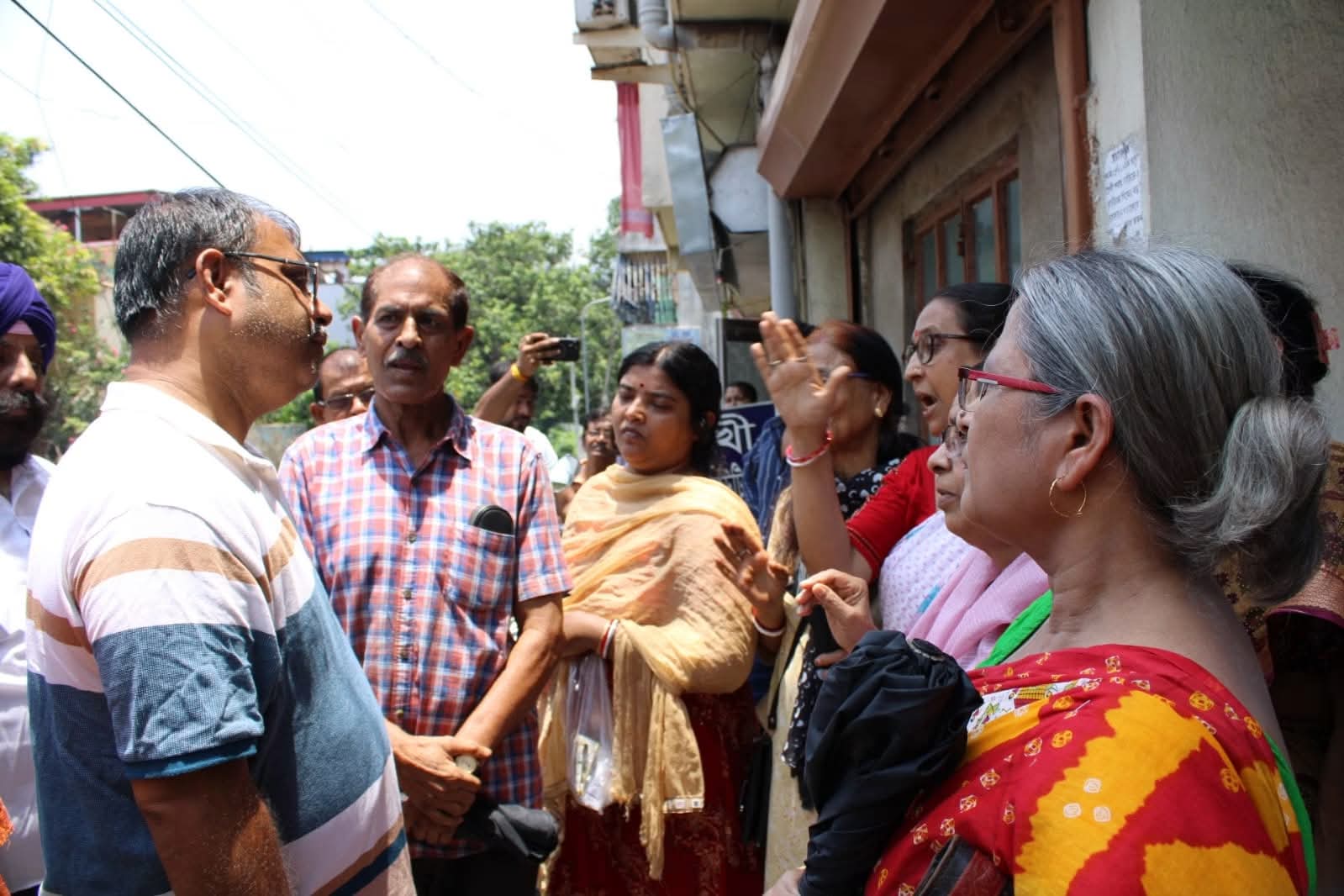 आसनसोल उत्तर में जलनिकासी समस्या पर सक्रिय हुए विधायक कृष्णेंदु मुखर्जी, स्थायी समाधान का दिया भरोसा।