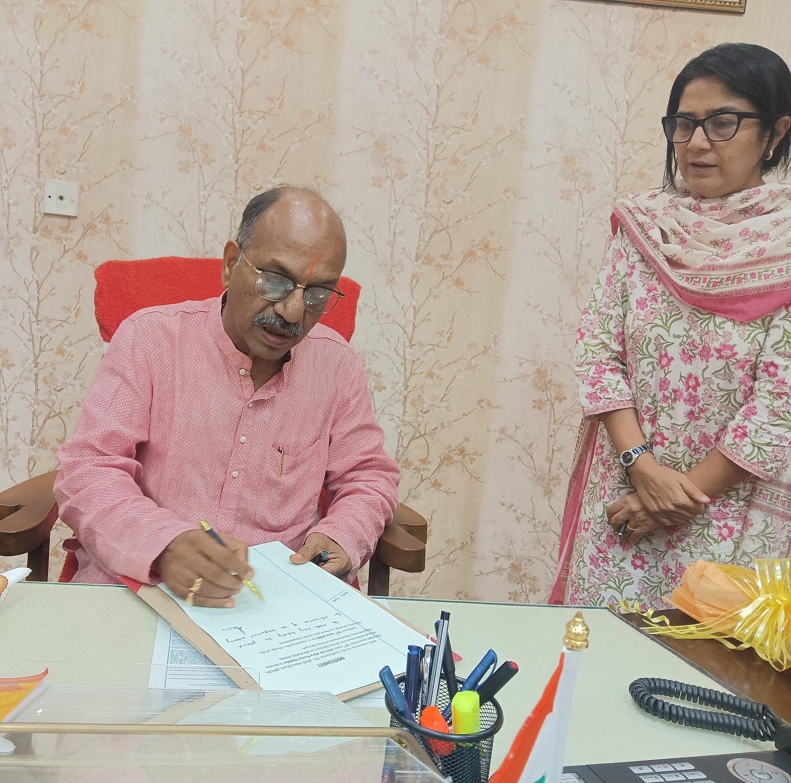 PWD,PHE लोक निर्माण विभाग का कार्यभार संभालते ही सक्रिय हुए मंत्री डॉ. अजय कुमार पोद्दार, विकास कार्यों को बताया प्राथमिकता।