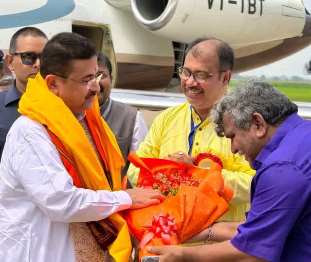 हूल दिवस पर पांडेश्वर विधायक जितेंद्र तिवारी ने मुख्यमंत्री का किया स्वागत,आदिवासी महिला के पैर धोकर किया सम्मान, वीर शहीद सिधु-कान्हू को दी श्रद्धांजलि
