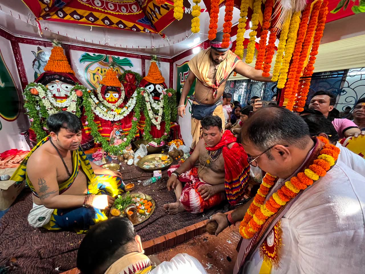 रथयात्रा पर भाजपा विधायक कृषनेन्दु मुखर्जी का संदेश, बर्णपुर के रथयात्रा महोत्सव में हुए शामिल