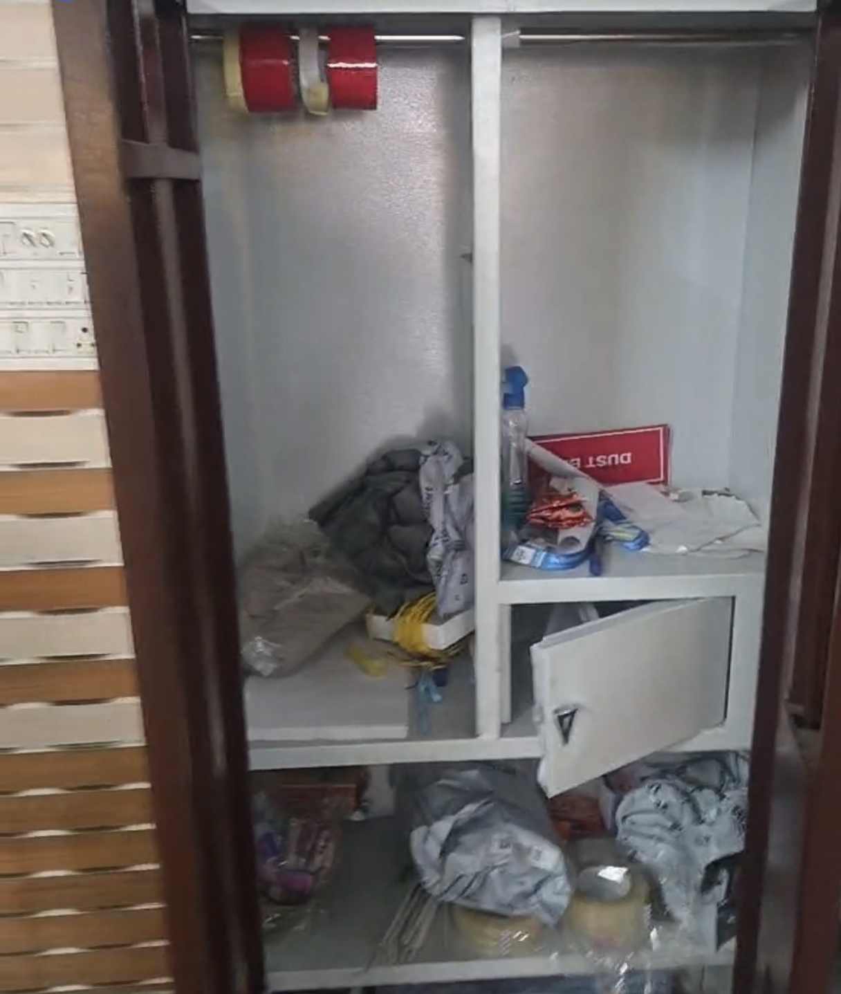 आसनसोल में फ्लिपकार्ट ऑनलाइन हब के कार्यालय में चोरी, ₹2 लाख कैश और CCTV की हार्ड डिस्क गायब।